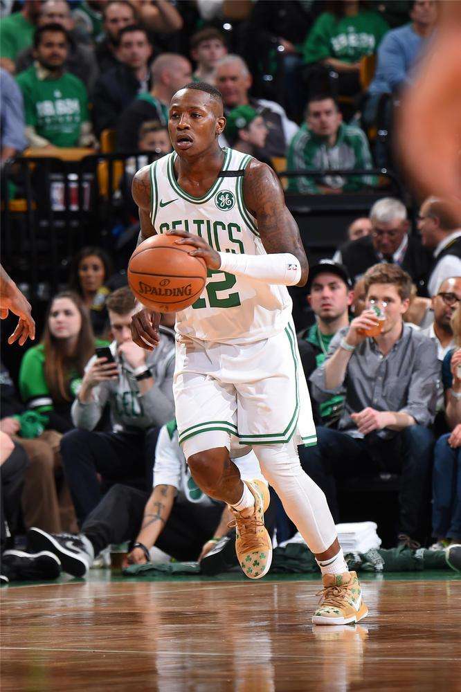 他必须既像 他必须既像