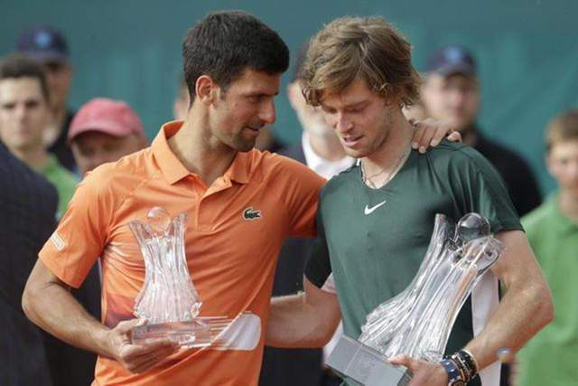 育迷关注的 育迷关注的